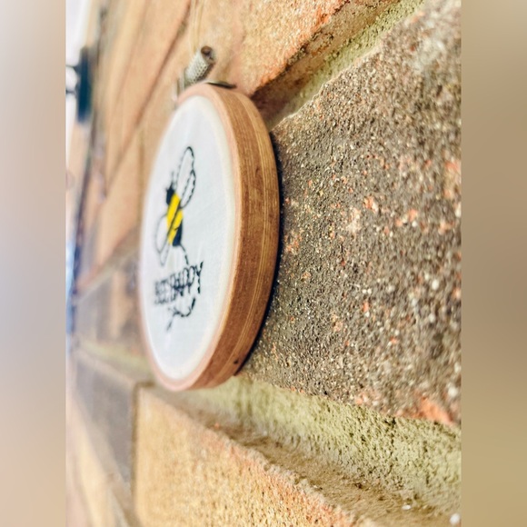 *Bee Sampler Ornament Bee Happy - Picture 3 of 11